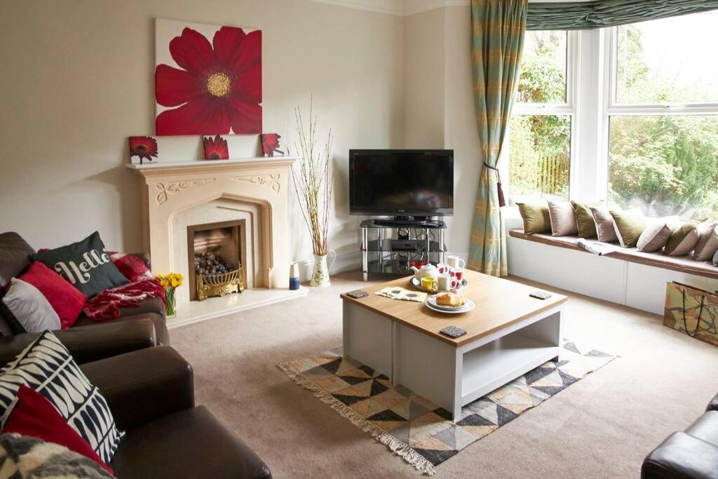 Comfy Big 7 Bedroom Townhouse Harrogate Eksteriør bilde