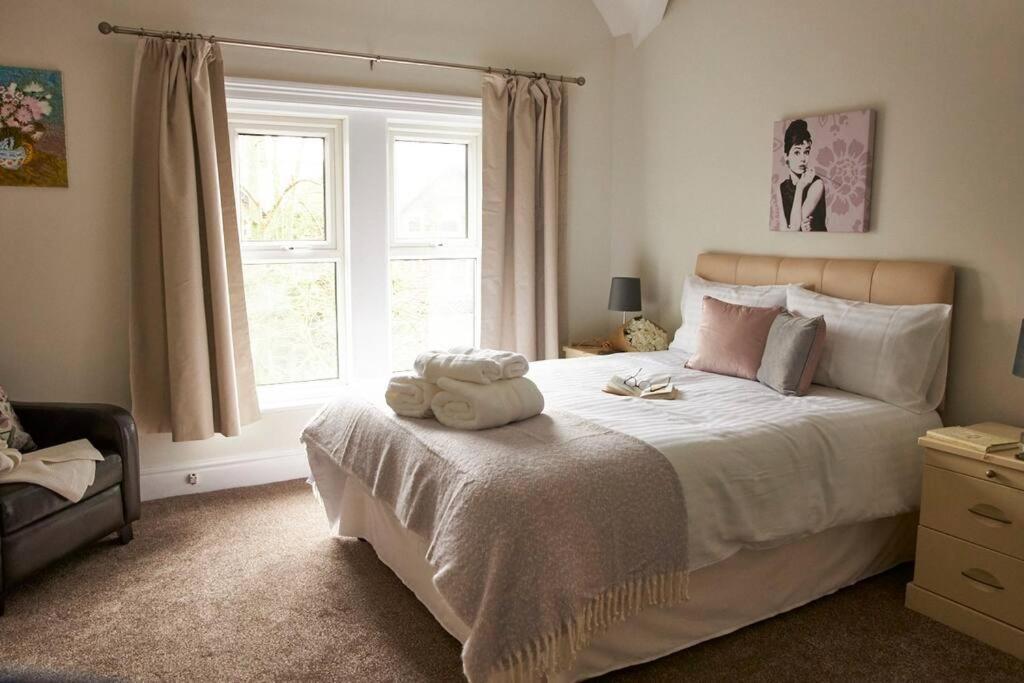 Comfy Big 7 Bedroom Townhouse Harrogate Eksteriør bilde