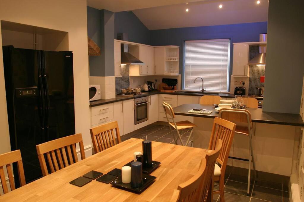 Comfy Big 7 Bedroom Townhouse Harrogate Eksteriør bilde