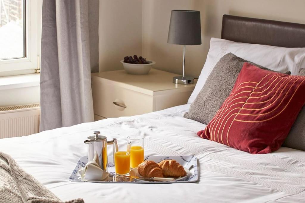 Comfy Big 7 Bedroom Townhouse Harrogate Eksteriør bilde